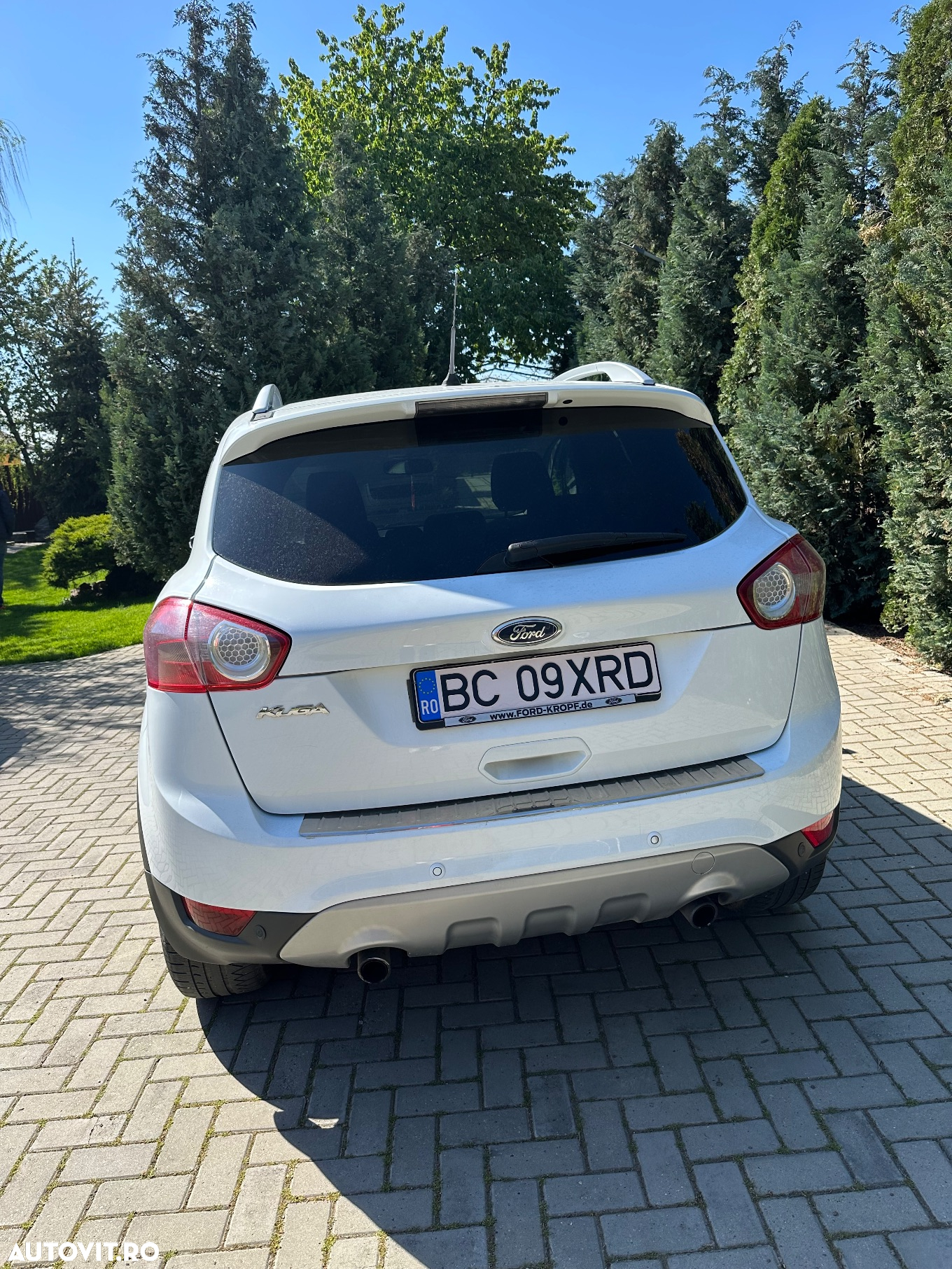 Ford Kuga 2.0 TDCi 2x4 Titanium - 2