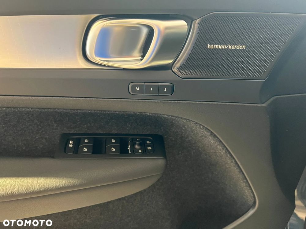 Volvo XC 40 B4 B DKG Ultra Black Edition - 34