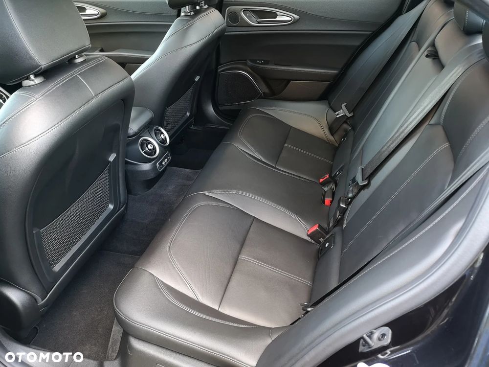 Alfa Romeo Giulia 2.0 Turbo 16V AT8-Q4 Ti - 27