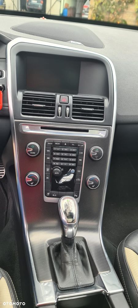 Volvo XC 60 T6 AWD R-Design - 6