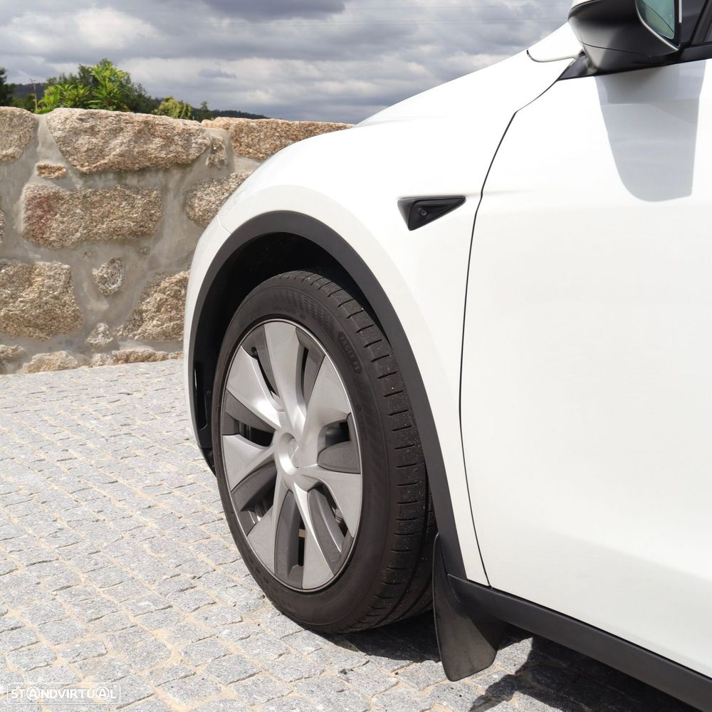 Tesla Model Y Long Range Dual Motor AWD - 14