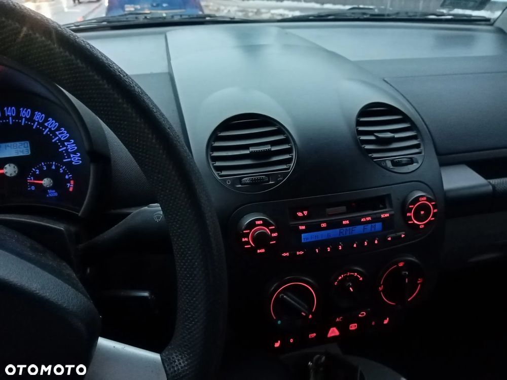 Volkswagen New Beetle - 1