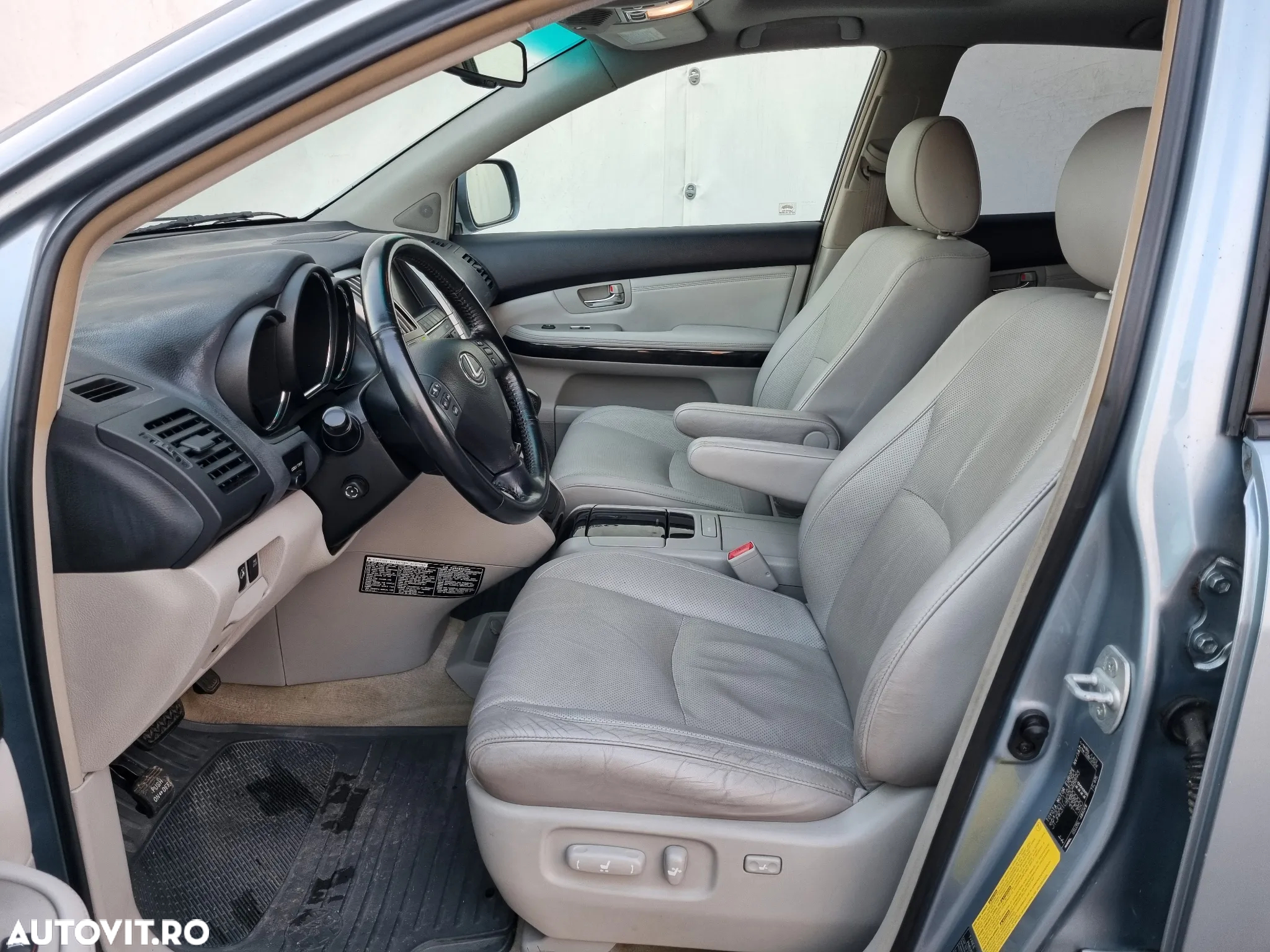 Lexus Seria RX - 11