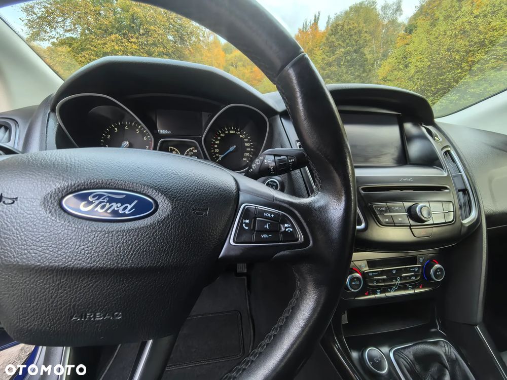 Ford Focus 1.0 EcoBoost Titanium - 28