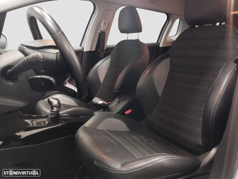 Peugeot 2008 1.2 PureTech Allure - 6