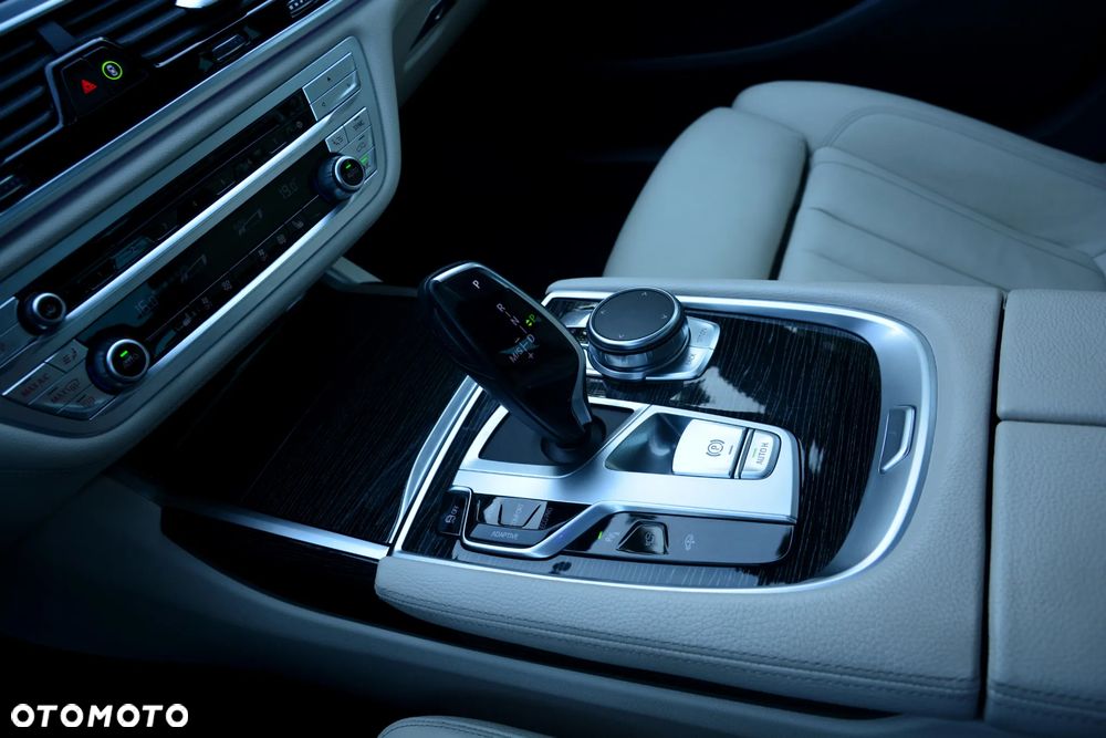 BMW Seria 7 730d xDrive mHEV sport - 34