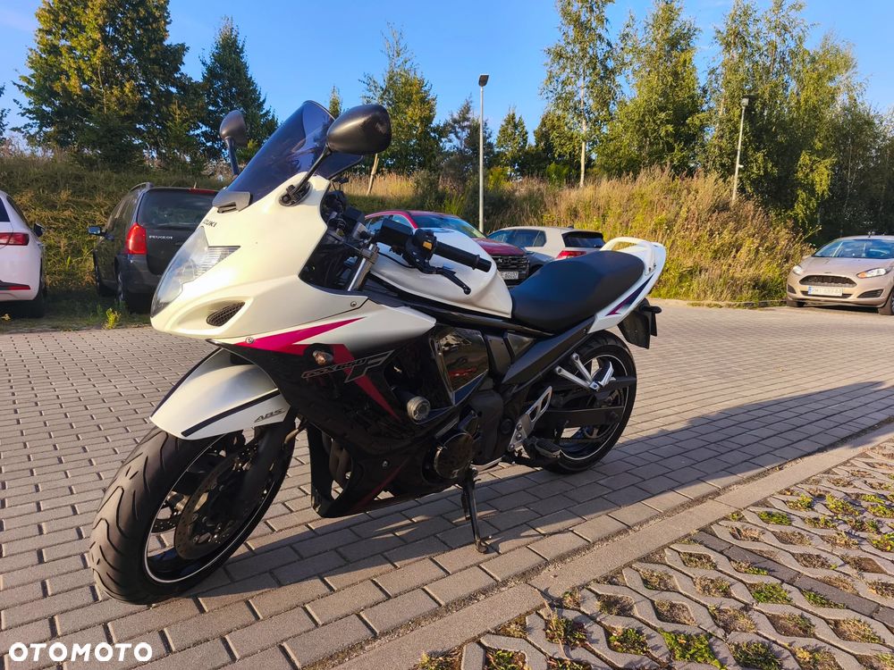 Suzuki GSX - 2
