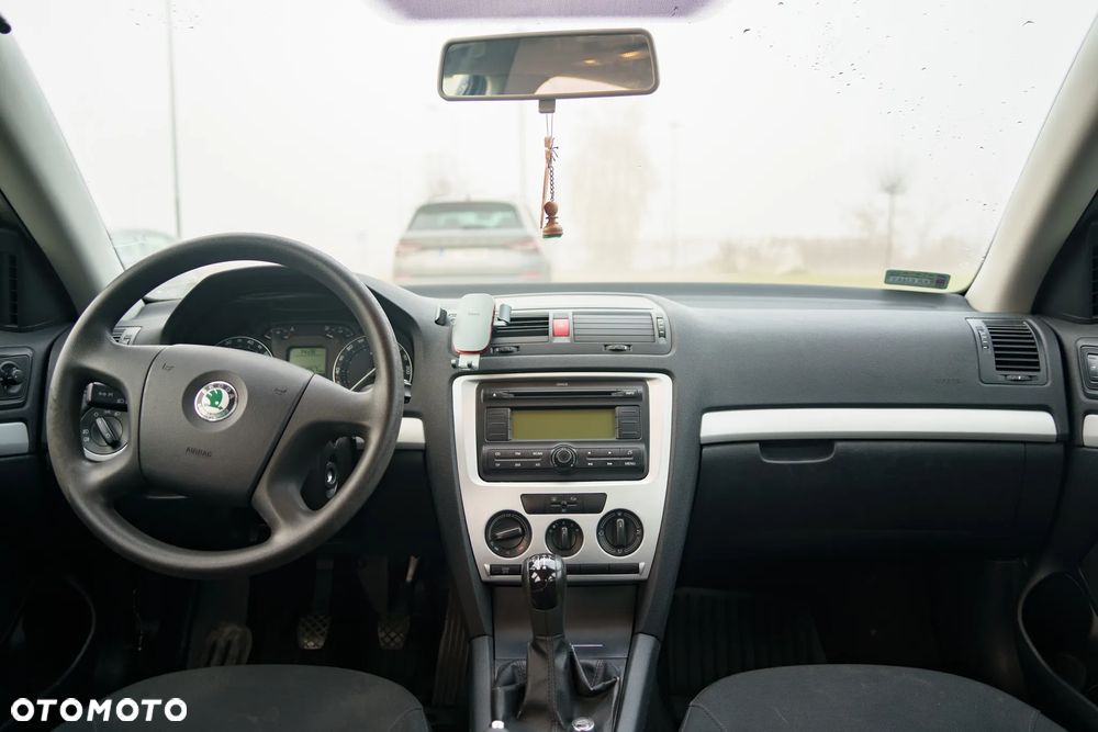 Skoda Octavia 1.6 FSI Ambiente - 9