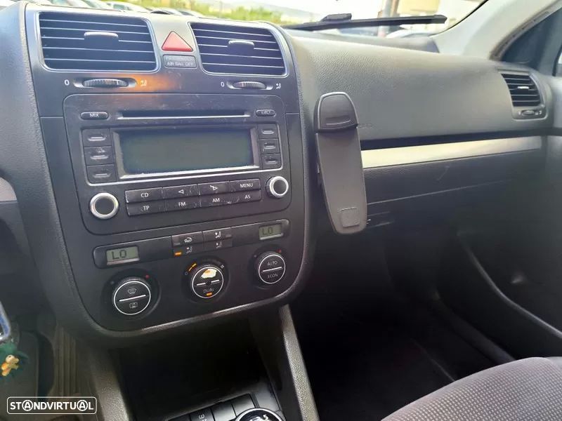 VW Jetta 1.9 TDi BlueM. Trendline - 11
