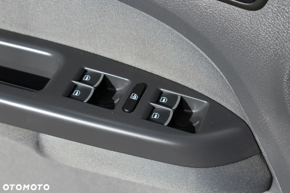 Volkswagen Touran 1.6 TDI DPF BlueMot Comfortline - 26