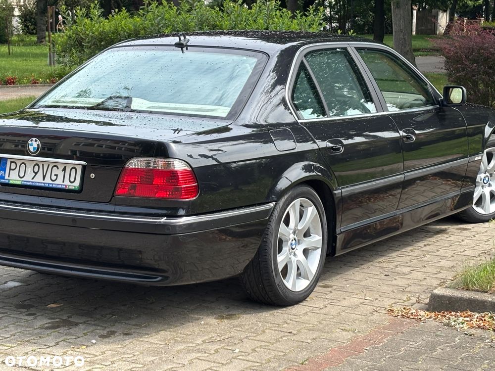 BMW Seria 7 735i - 34