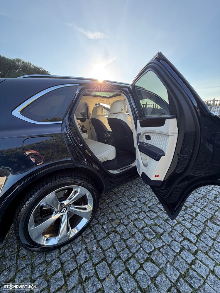 Bentley Bentayga Azure - 18