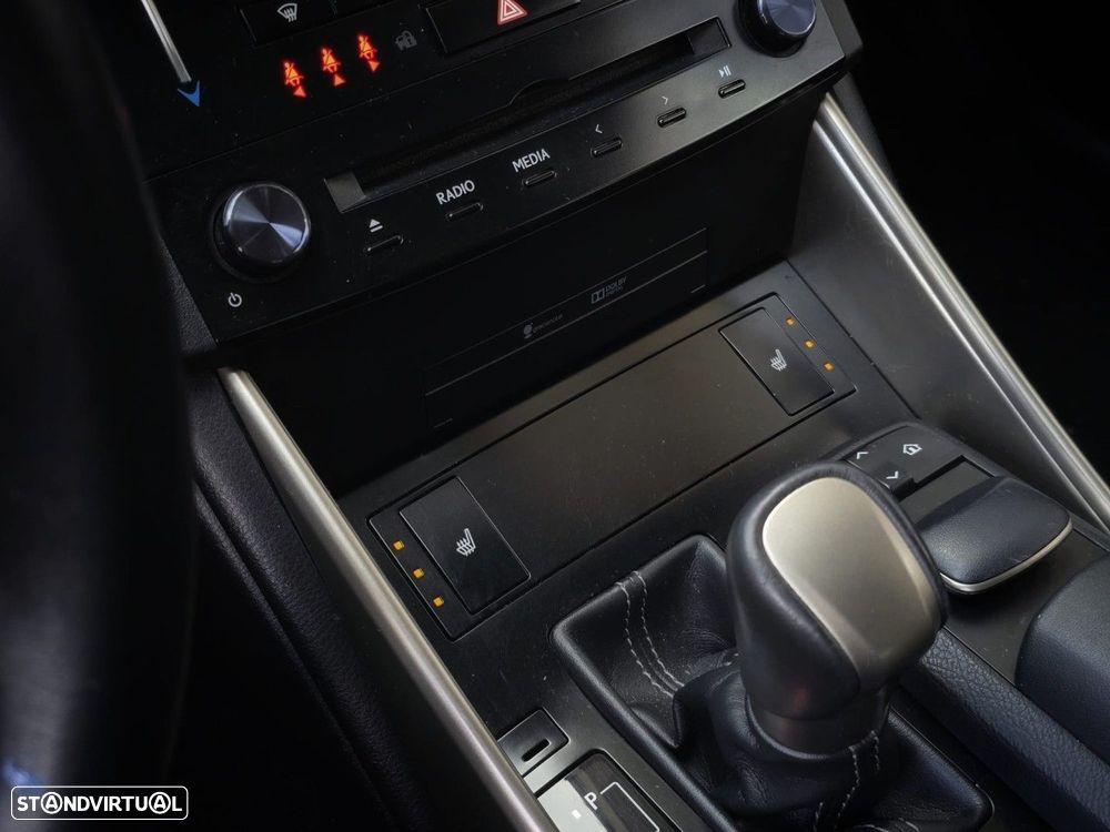 Lexus IS 300H Executive+ - 23