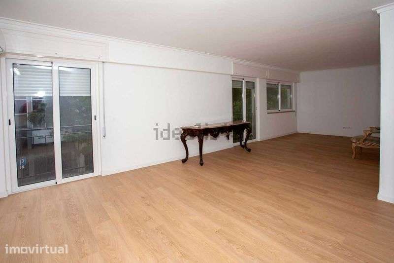 Excelente apartamento T4, próximo do Marquês de Pombal - Grande imagem: 2/12