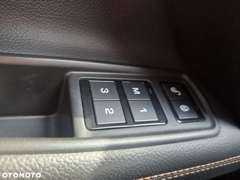 Jaguar XE P250 R-Dynamic Black - 22