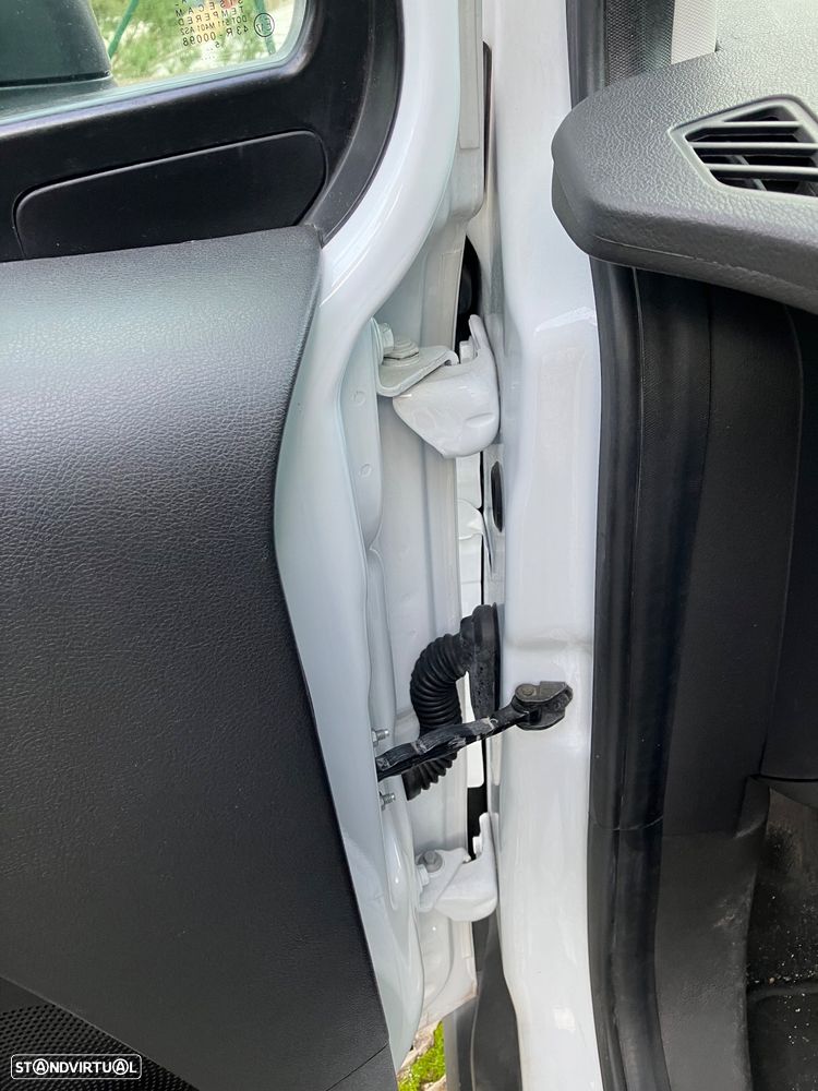 Ford Tourneo Courier 1.0 EcoBoost Ambiente - 10