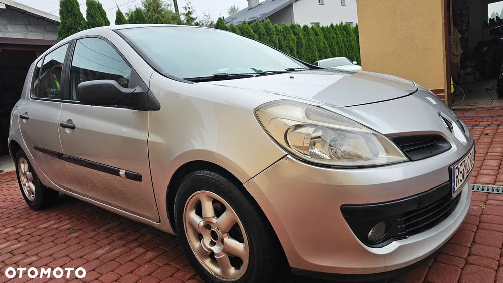 Renault Clio 1.6 Confort Privilege - 4
