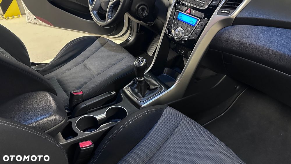 Hyundai i30 blue 1.6 CRDi YES Gold - 34