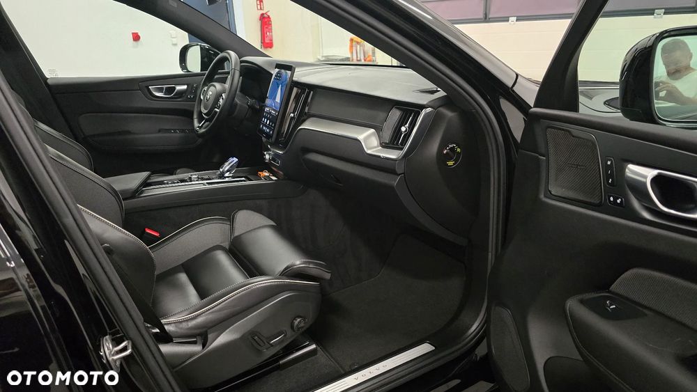 Volvo XC 60 B5 B AWD Ultimate Black Edition - 8