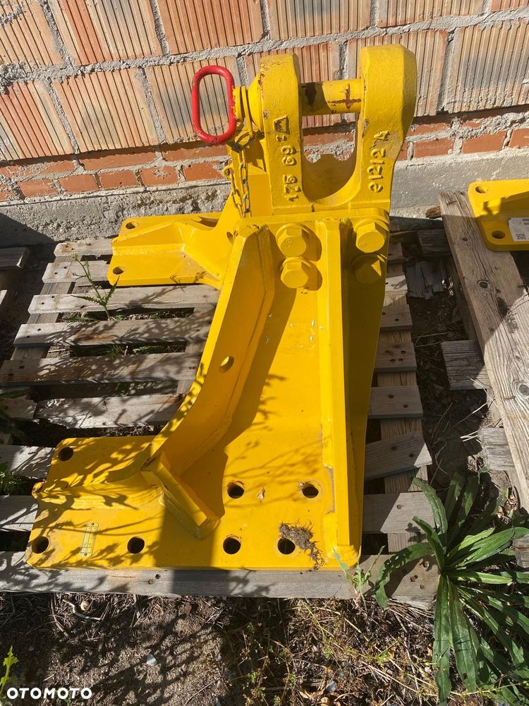Komatsu D85EX/PX – elementy/mocowanie lemiesza (A-frame / jarzmo) - 1