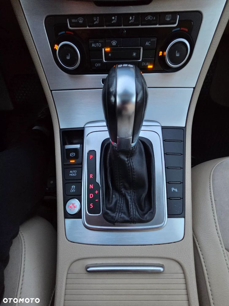 Volkswagen Passat - 20