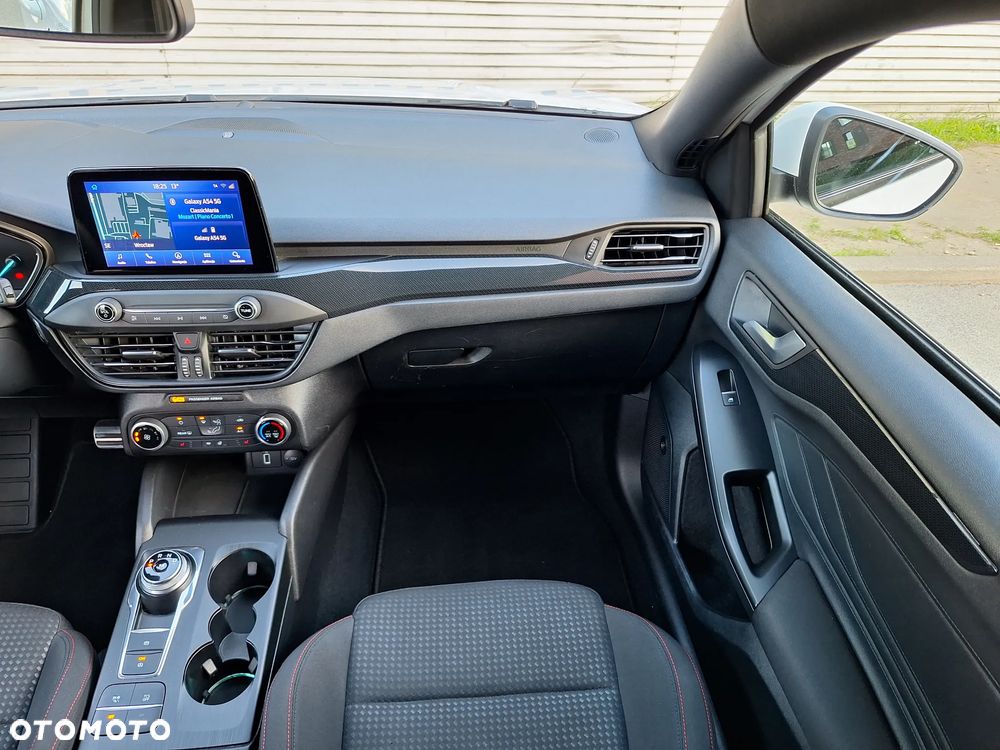 Ford Focus 1.5 EcoBoost ST-Line - 30