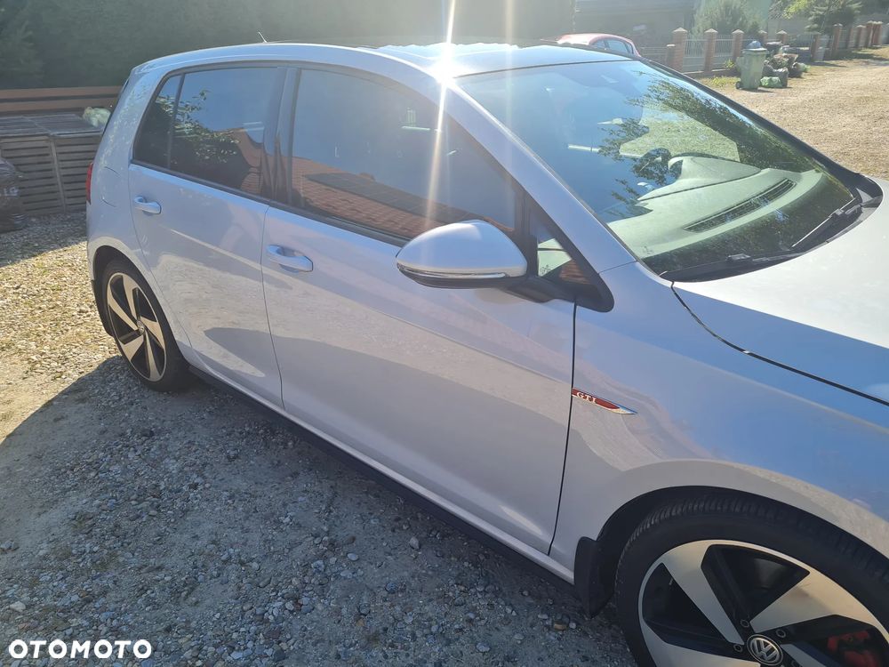 Volkswagen Golf GTI (BlueMotion Technology) DSG Performance - 24