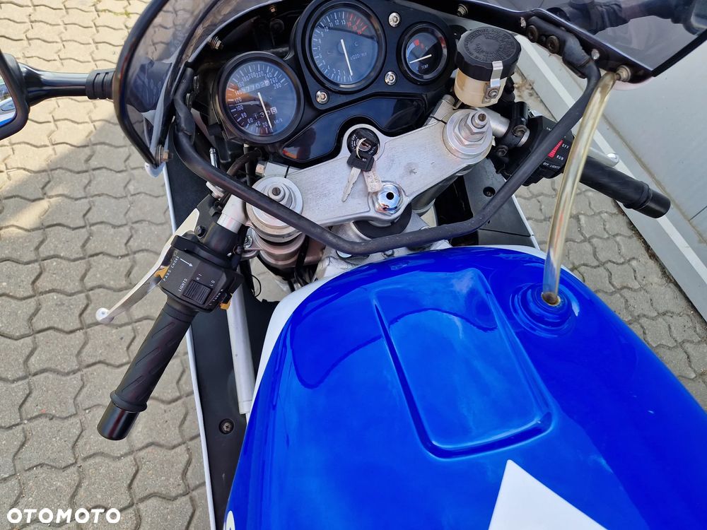 Suzuki GSX-R - 24