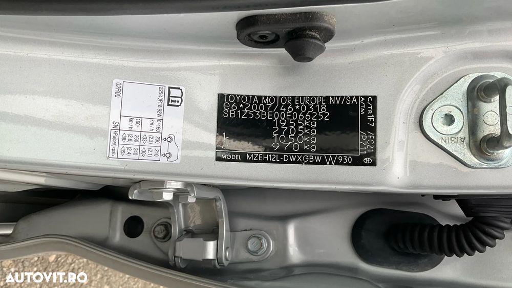 Toyota Corolla 2.0 HSD Exclusive Plus GR Sport Bi-Tone - 39