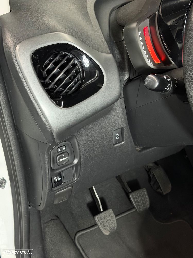 Toyota Aygo x-play - 11
