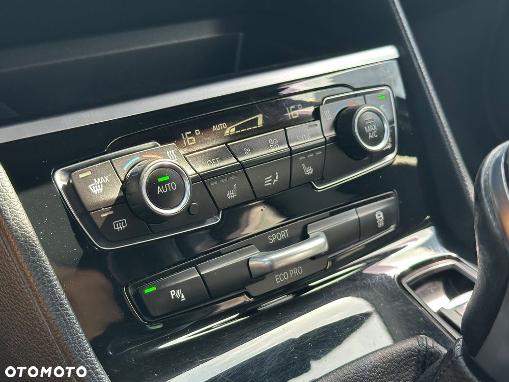BMW Seria 2 218d - 10