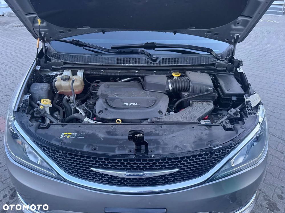 Chrysler Pacifica - 16