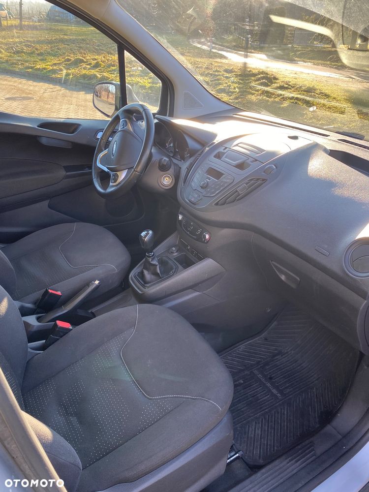 Ford Transit Courier - 10