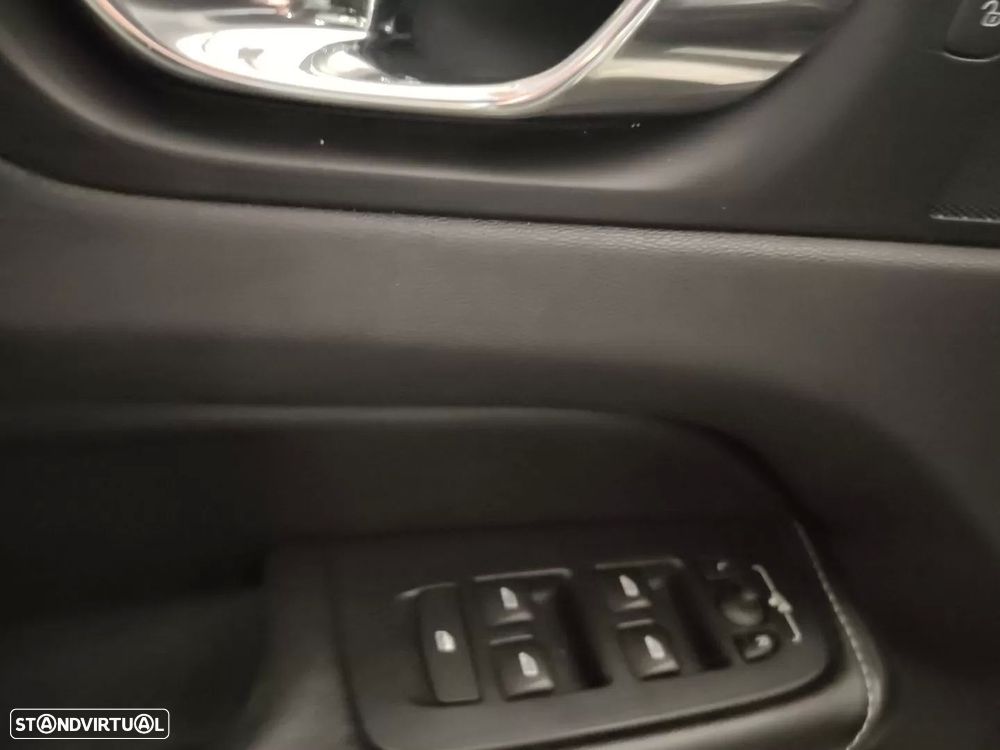 Volvo XC 60 2.0 T8 PHEV R-Design AWD - 13