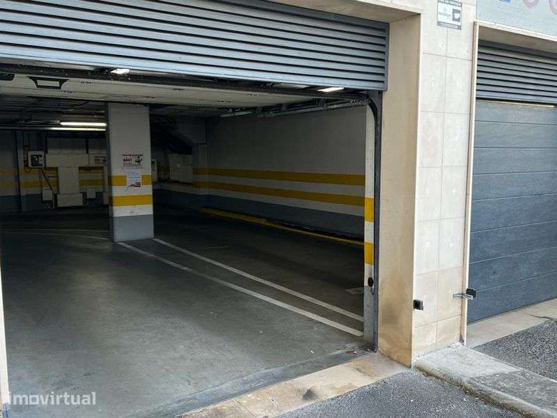 Lugar Garagem - Av. Berlim, Lisboa! - Grande imagem: 2/4