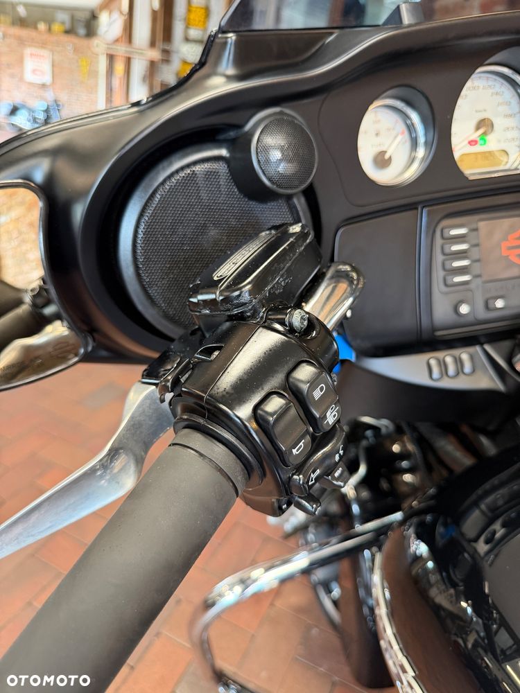 Harley-Davidson Touring Street Glide - 34
