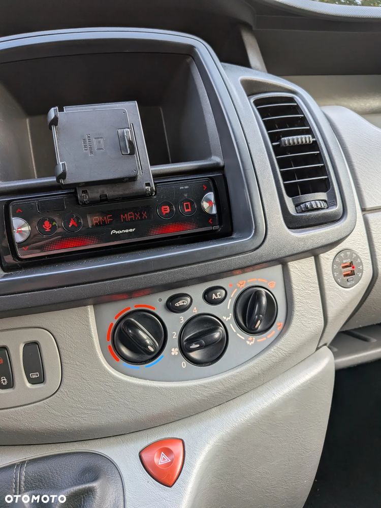 Opel Vivaro - 10