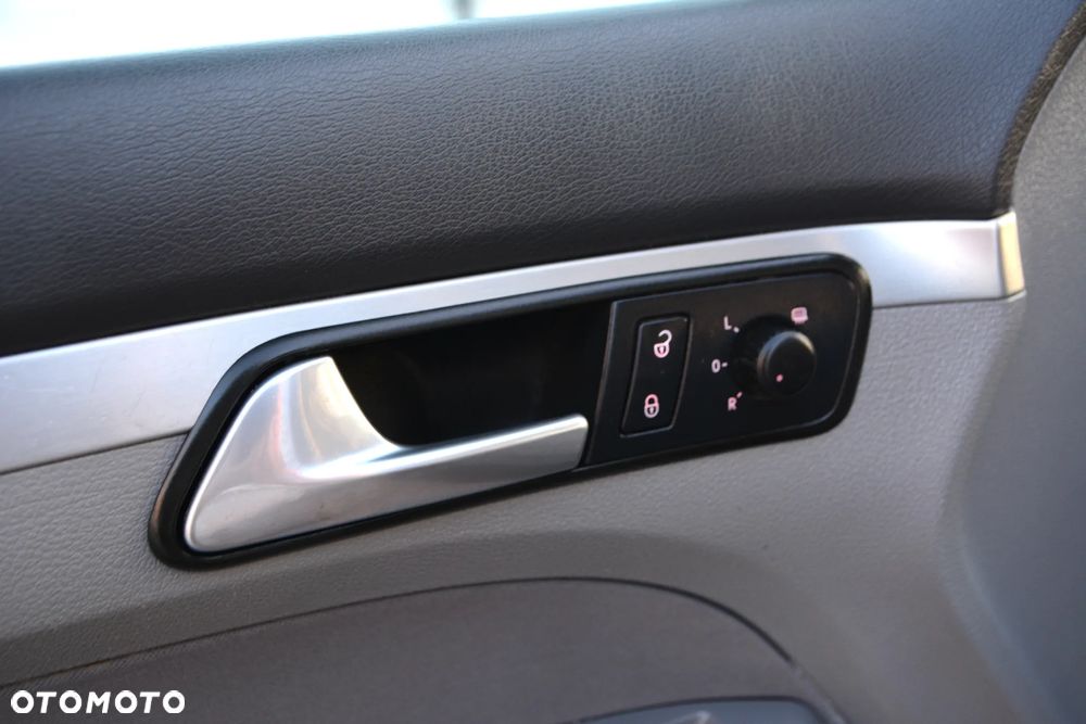 Volkswagen Touran 2.0 TDI DPF Trendline - 25