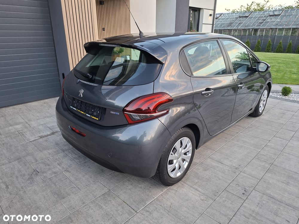 Peugeot 208 - 5
