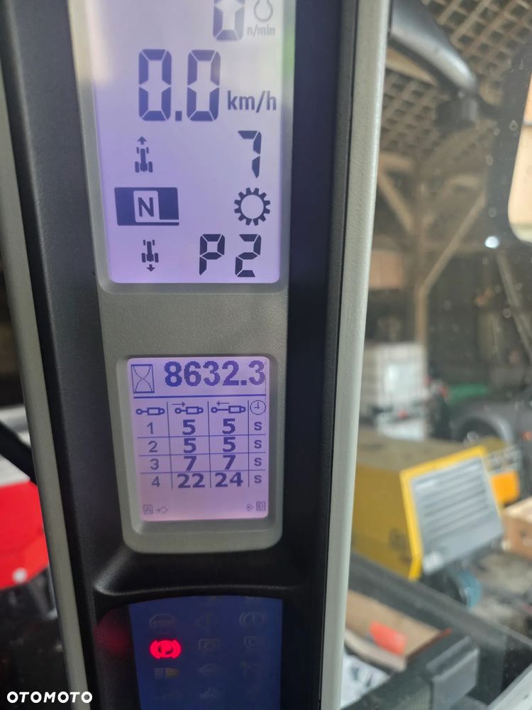 New Holland T8020 - 6