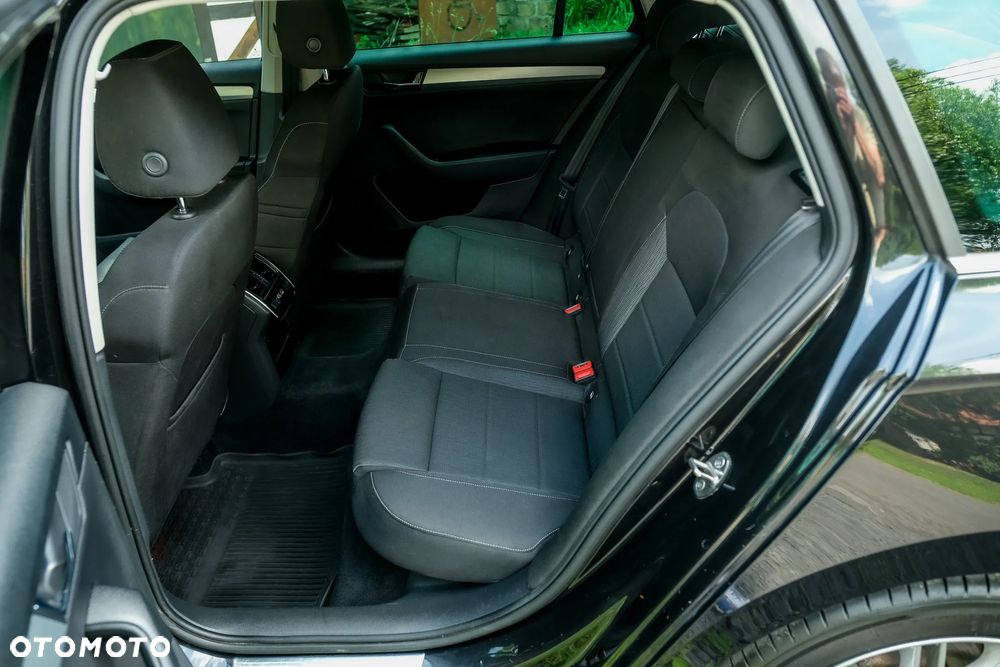 Skoda Superb 2.0 TDI Sportline - 27