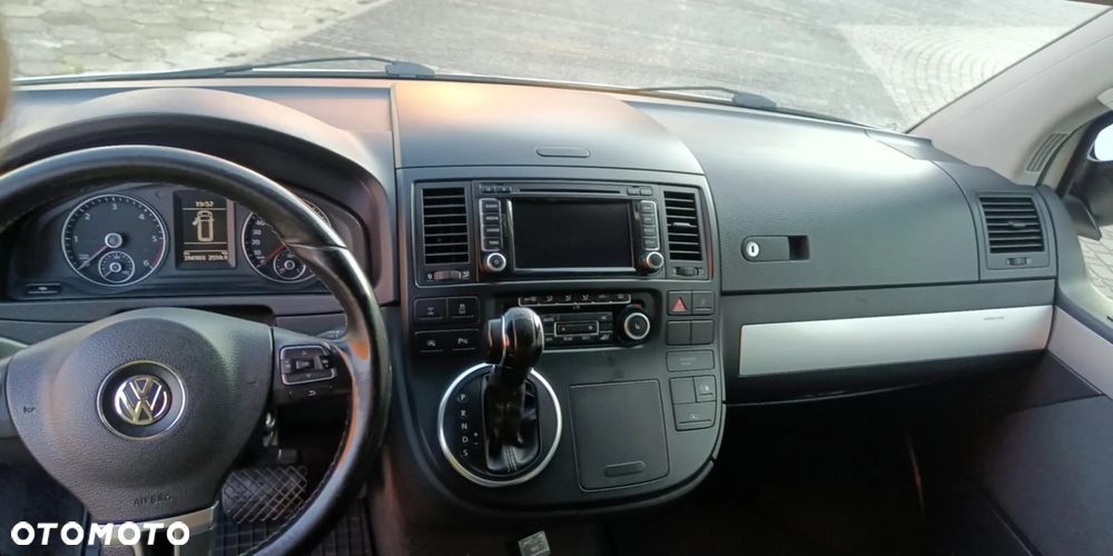 Volkswagen Multivan - 21
