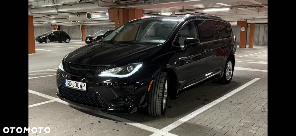 Chrysler Pacifica - 4
