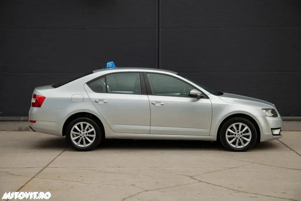 Skoda Octavia 2.0 TDI DSG Selection Plus - 8