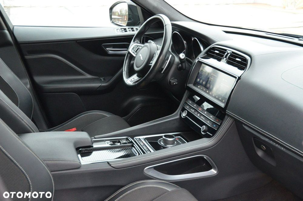 Jaguar F-Pace 2.0 i4P AWD R-Sport - 22