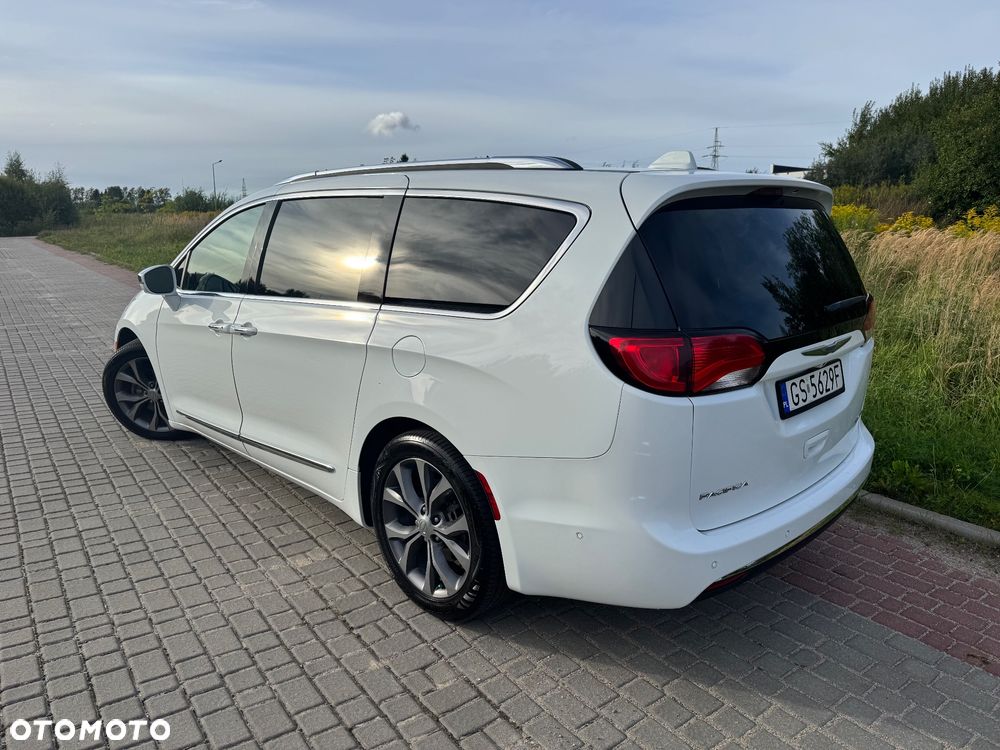 Chrysler Pacifica - 3