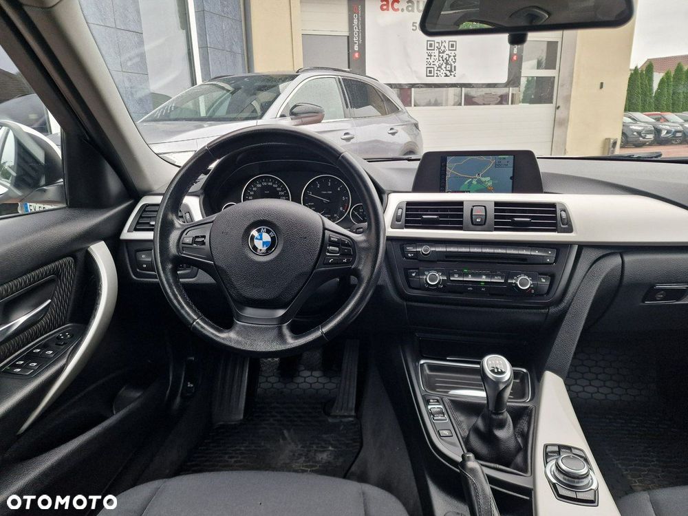 BMW Seria 3 320d xDrive - 17