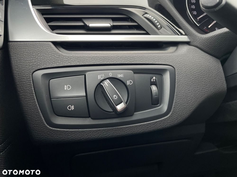 BMW X1 sDrive18i Sport Line - 23