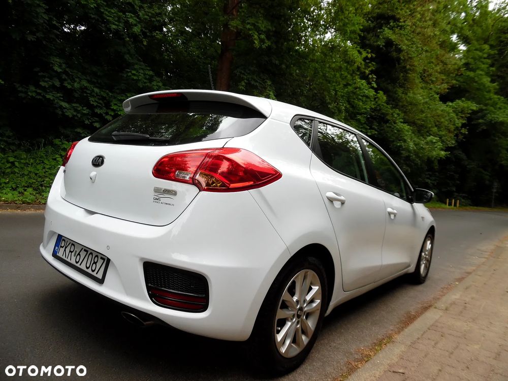 Kia Ceed - 11