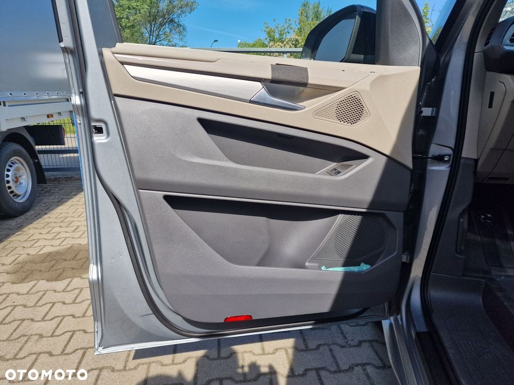 Volkswagen Multivan - 12